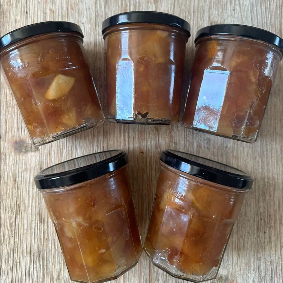 5 pots de confiture de pomme de Karine